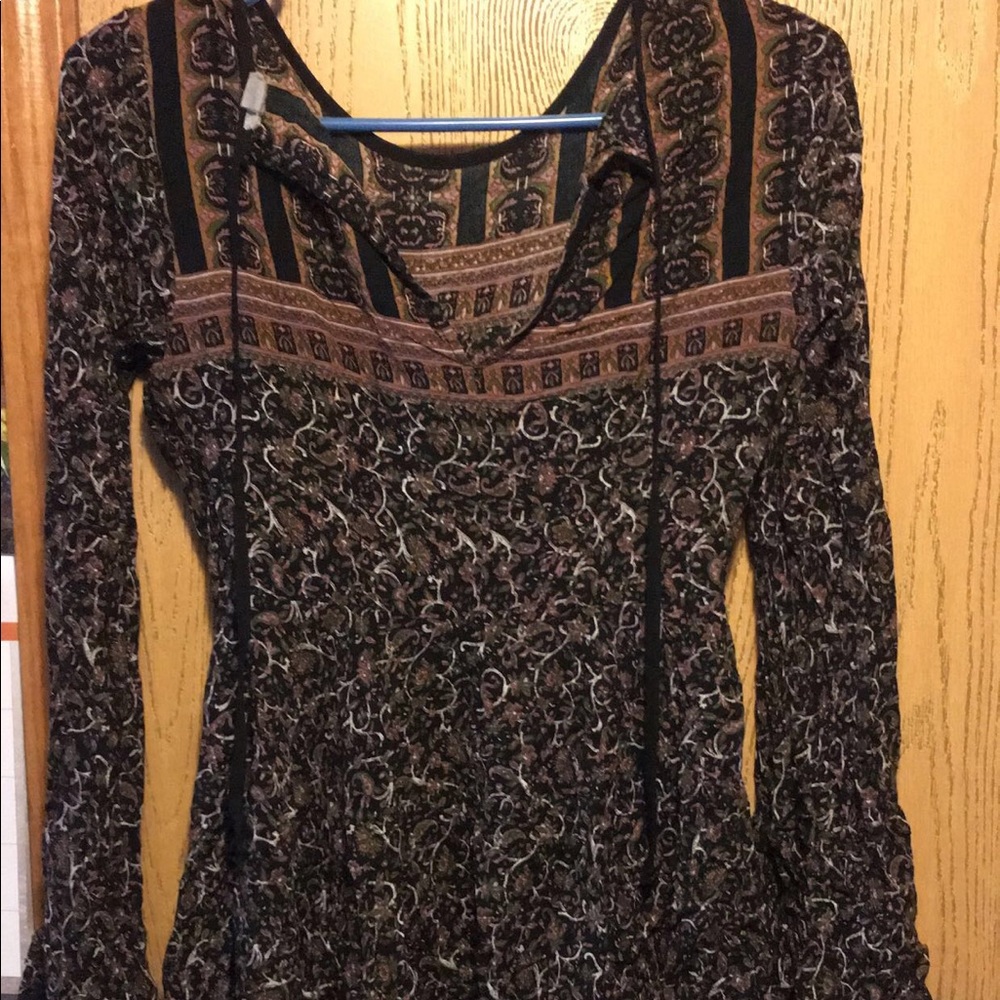 Ecote floral pattern flowy romper size4